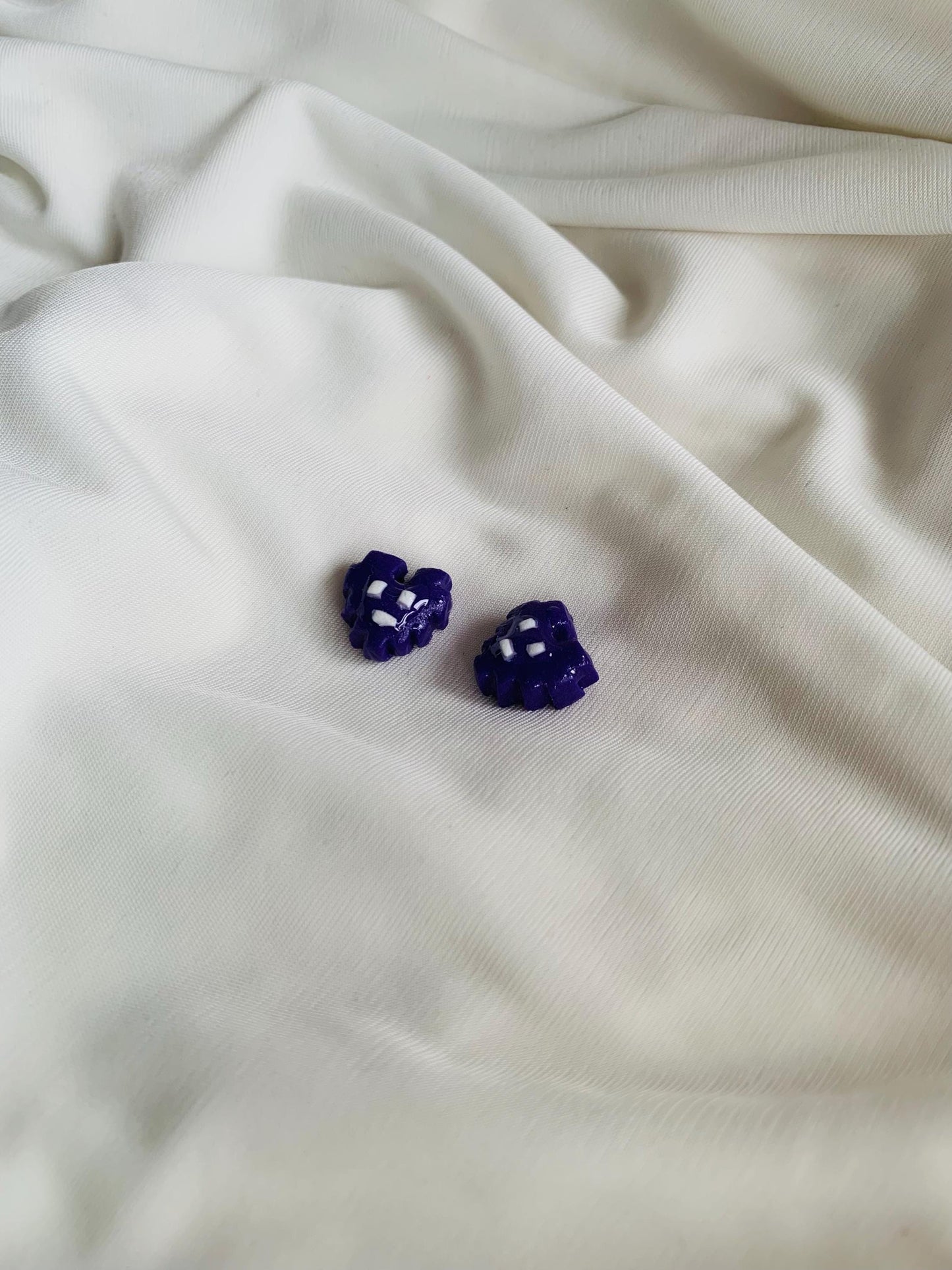 Jin astronaut Wootteo heart earrings