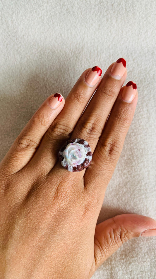 Adjustable Moonbeam ice cream cookie ring