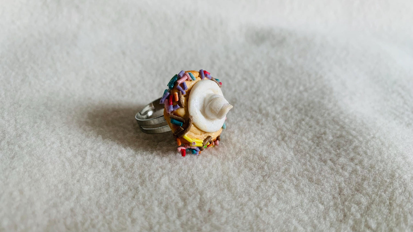 Adjustable confetti milkshake cookie ring