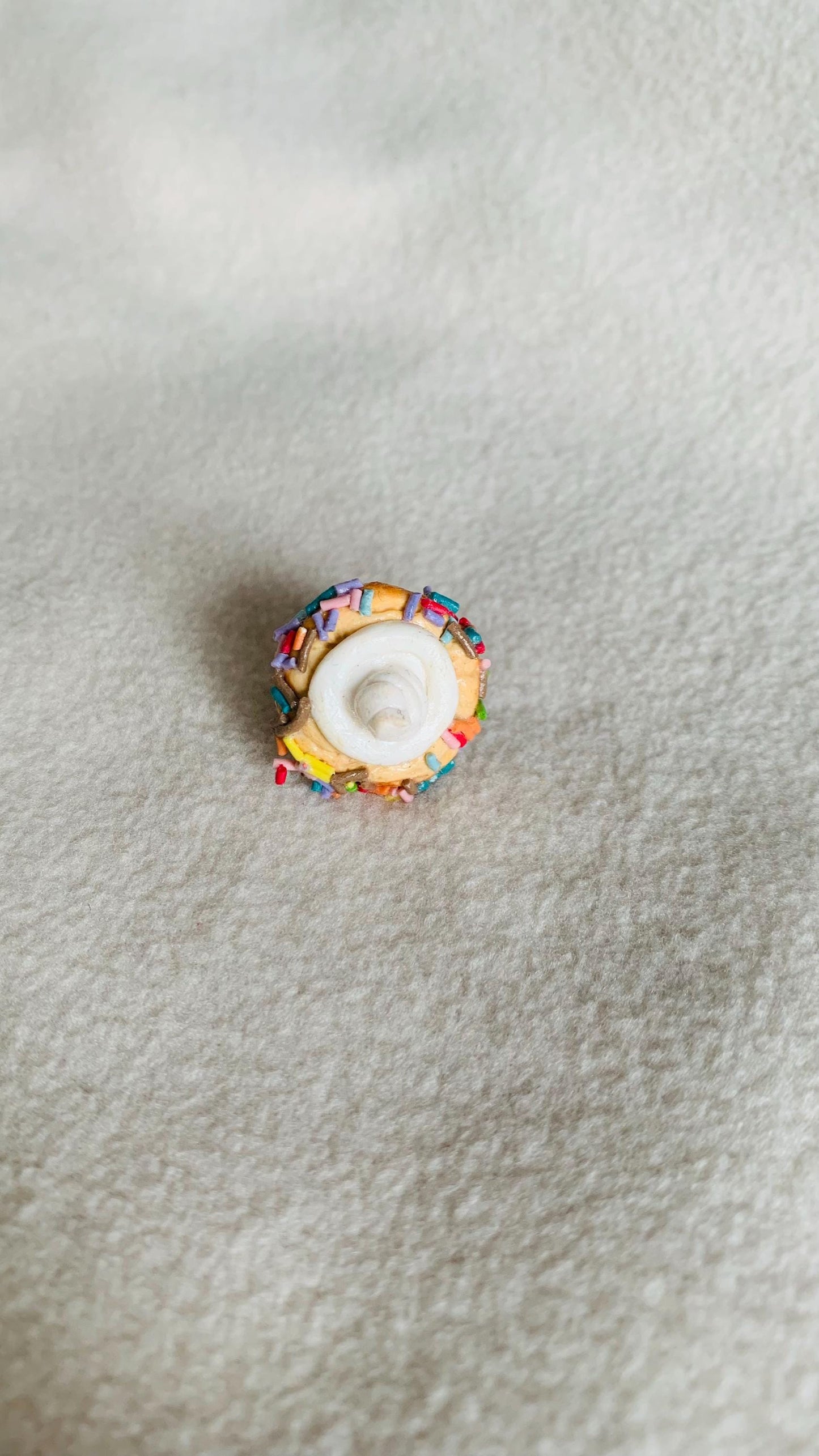 Adjustable confetti milkshake cookie ring