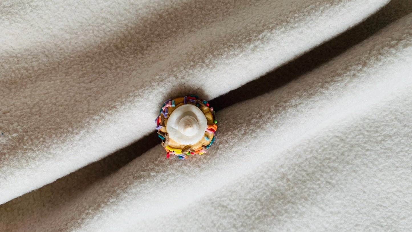 Adjustable confetti milkshake cookie ring