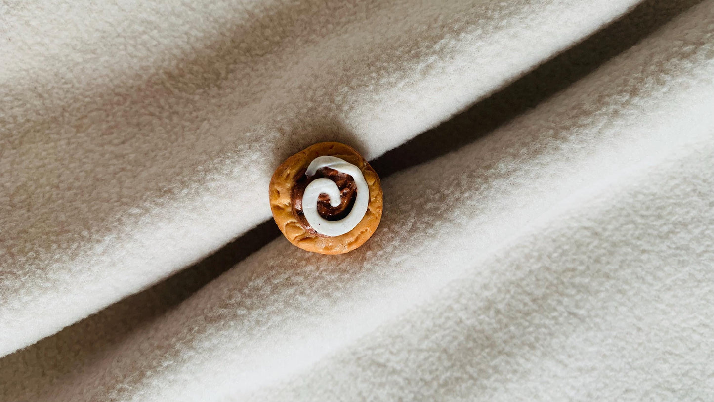 Adjustable cinnamon roll cookie ring