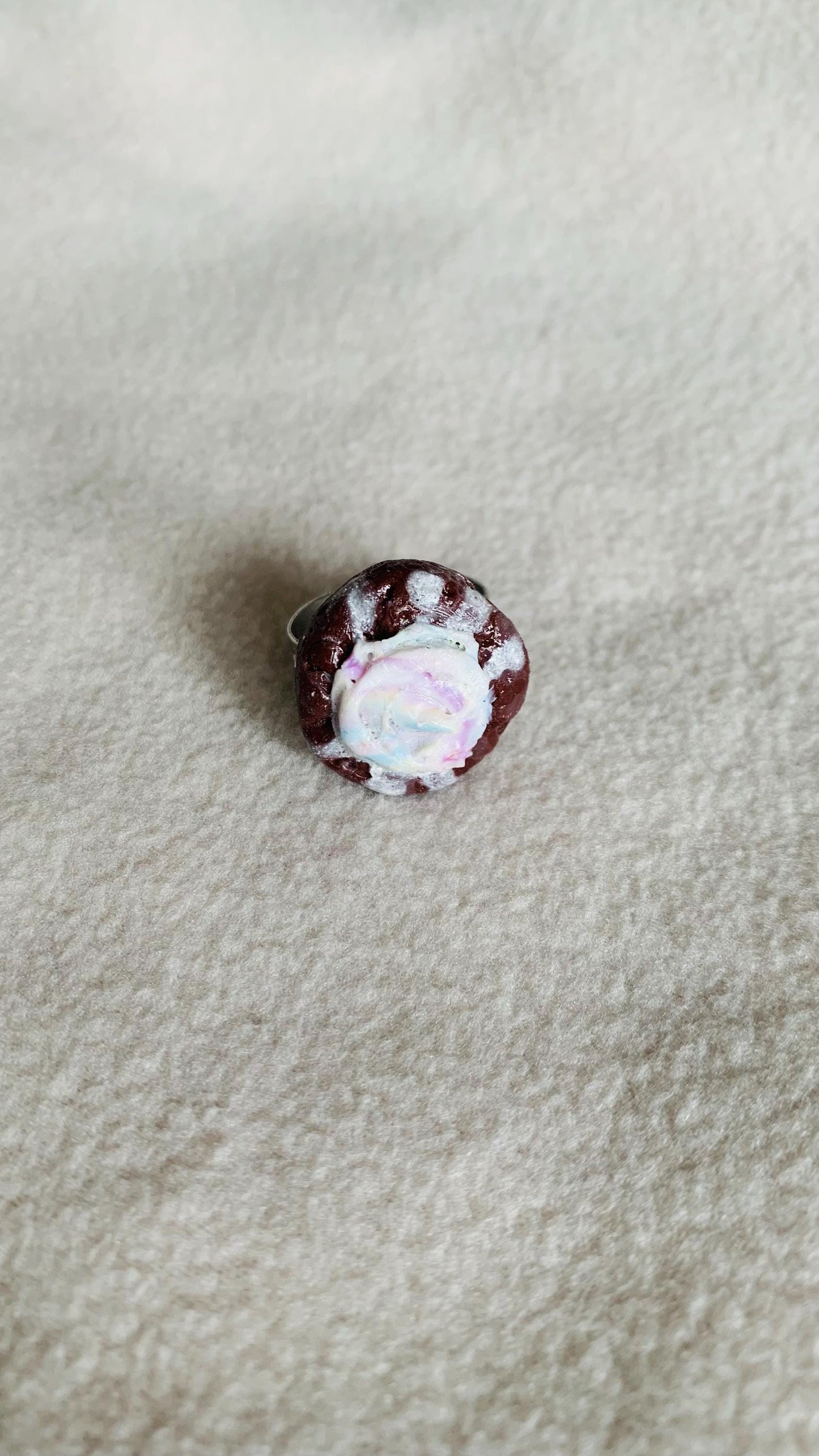 Adjustable Moonbeam ice cream cookie ring