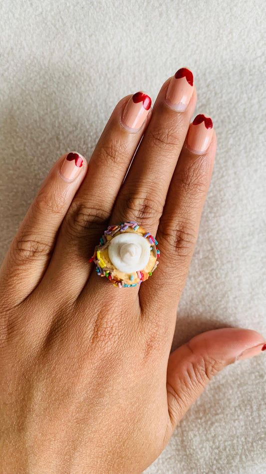 Adjustable confetti milkshake cookie ring