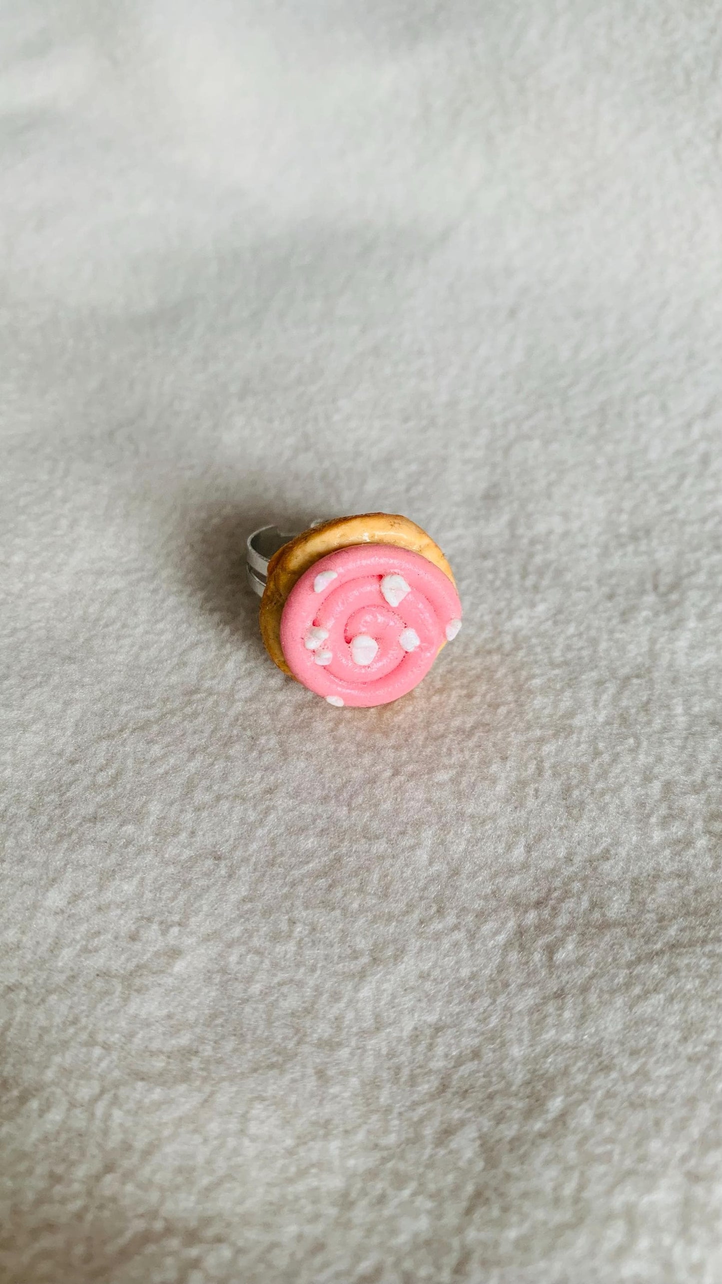 Adjustable Strawberry cupcake cookie ring